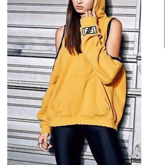 LF Sweaters - New! LF PRICE FIRM open arm sweatshirt